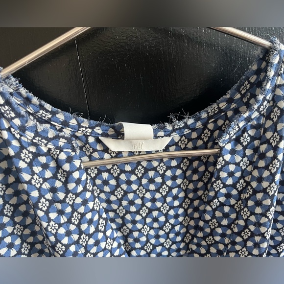 H&M top blue and black floral print - Picture 3 of 4